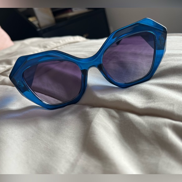 Sunglasses - Picture 3 of 4